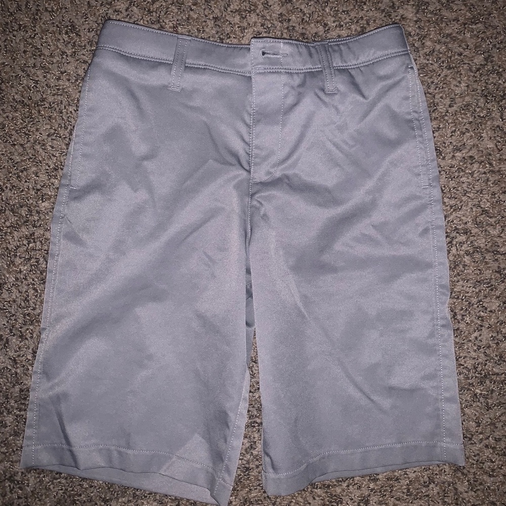 Under Armor boys size 12 golf shorts